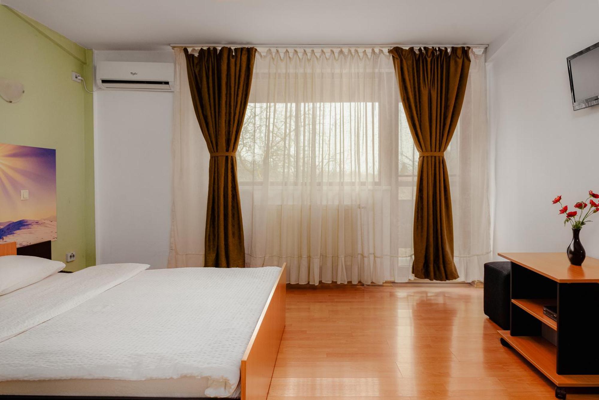 Business Transit To Therme & Bucharest Airport Săftica Exterior photo